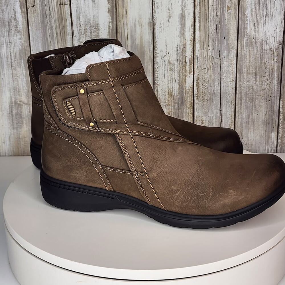 NEW - Clarks Women's Carleigh Style Mushroom Nubuck Ankle Boots - Size 7 M - Picture 2 of 9